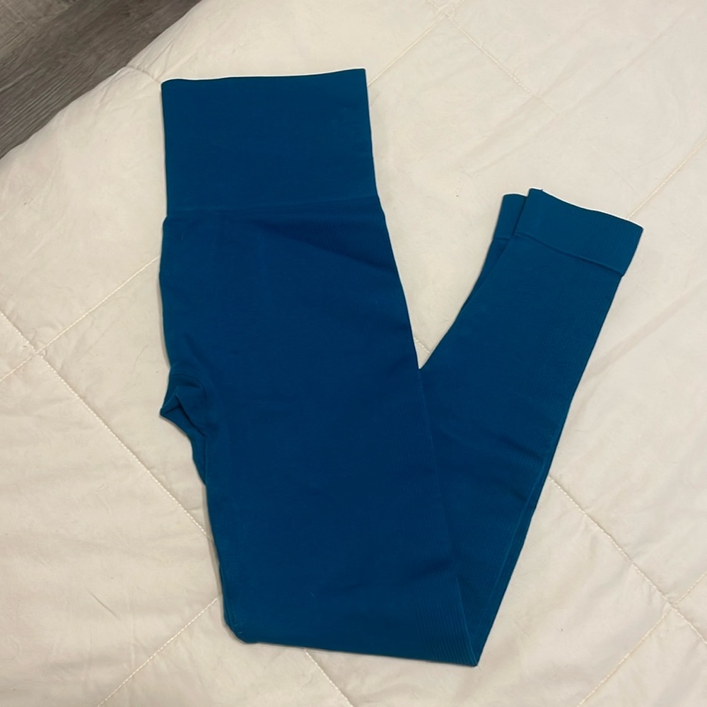 Blue leggings